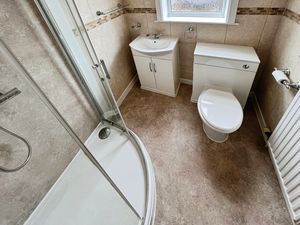 Shower room- click for photo gallery
